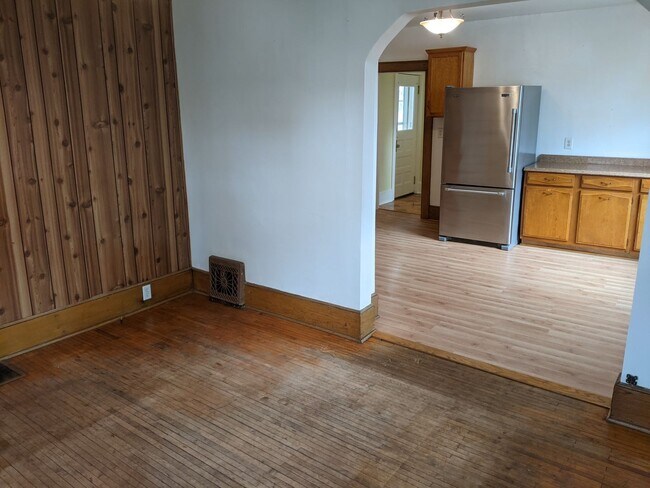 Building Photo - 214 N State St