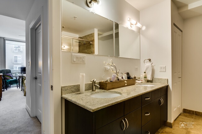 Building Photo - 525 Kedzie St