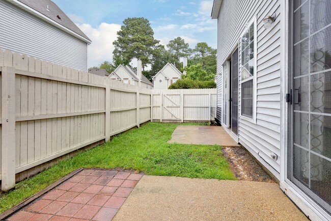 Building Photo - Updated Kiln Creek Home