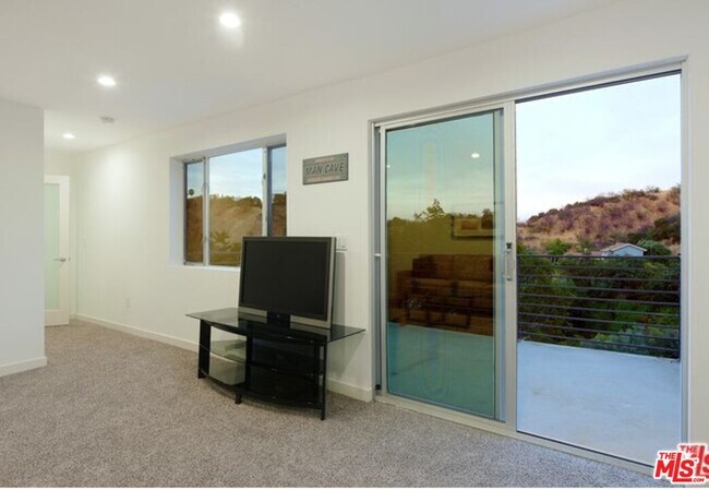 Building Photo - 3624 Avenida Del Sol