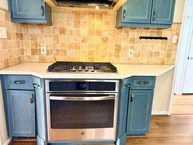Building Photo - Clean 3 Bedroom, 1 Bath with Bonus Room- Walk to Westmoor High School, Open House, July 9th 4-6PM