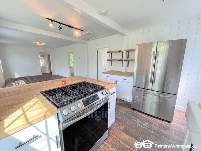 Building Photo - 142 Rogers Ave