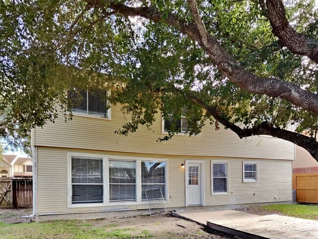 Building Photo - 622 Oak Hill Dr