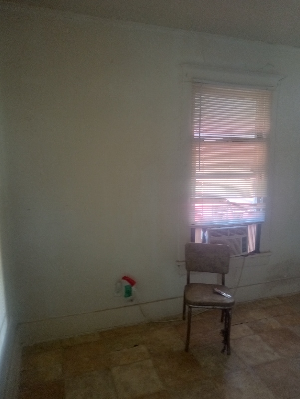 Building Photo - 374 Person