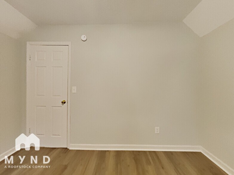 Building Photo - 377 St John Rd NW