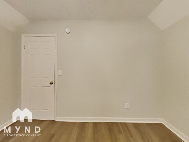 Building Photo - 377 St John Rd NW