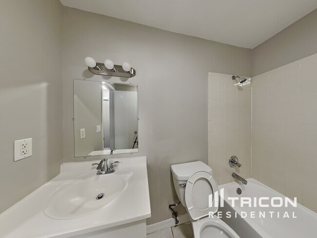Building Photo - 111 Ravenway Dr