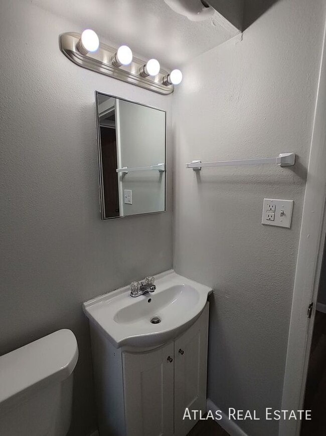 Building Photo - 1014 Westmoreland Rd