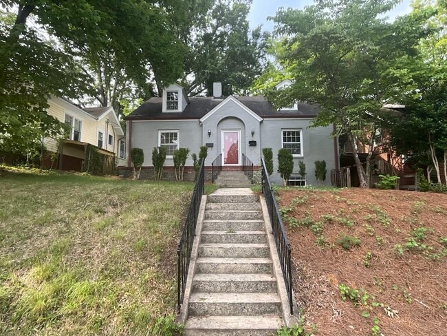 Building Photo - 1203 W Friendly Ave