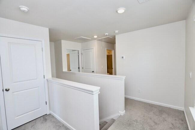 Building Photo - 352 Sandbach Rd