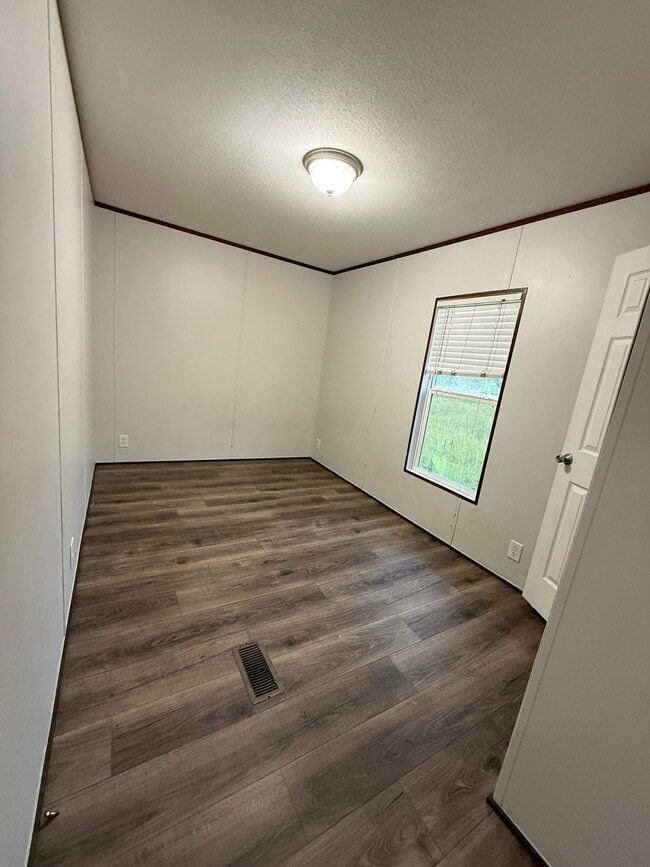 Building Photo - 207 Juniper Rd