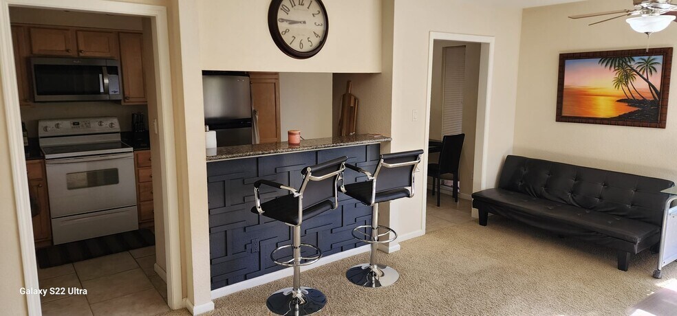 Building Photo - 746 Oakmont Ave