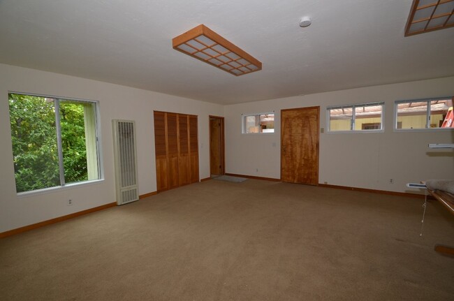 Building Photo - Incredible Tam Valley Home Available July 1st