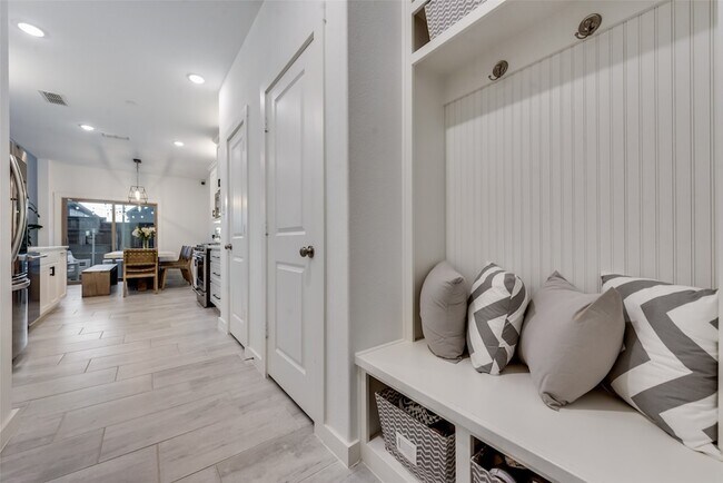 Building Photo - 2955 Stunning Dr