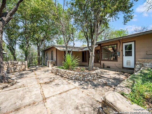 Building Photo - 932 Toepperwein Rd