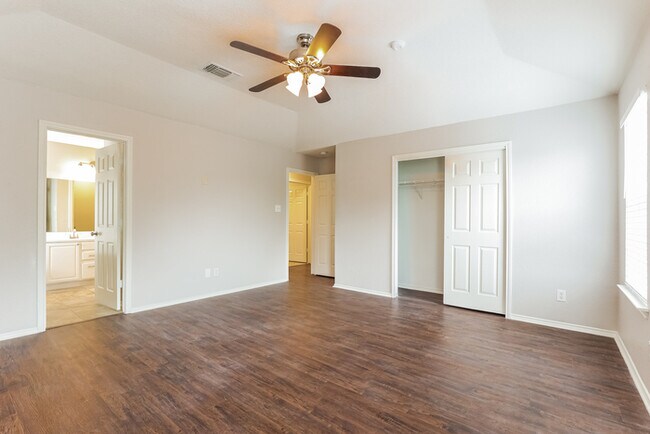 Building Photo - 5005 Whisper Cove