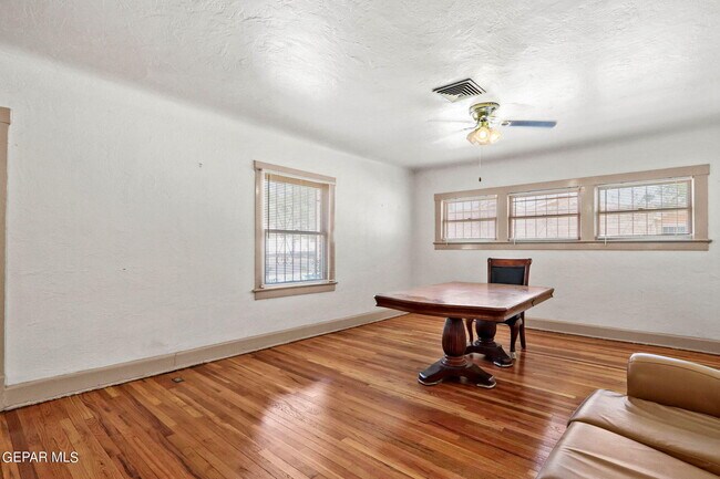 Building Photo - 2709 N Florence St