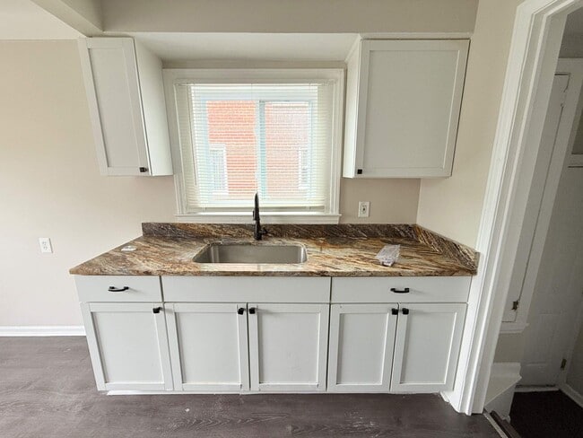 Building Photo - Renovated 3-Bedroom Home – We Welcome Sect...