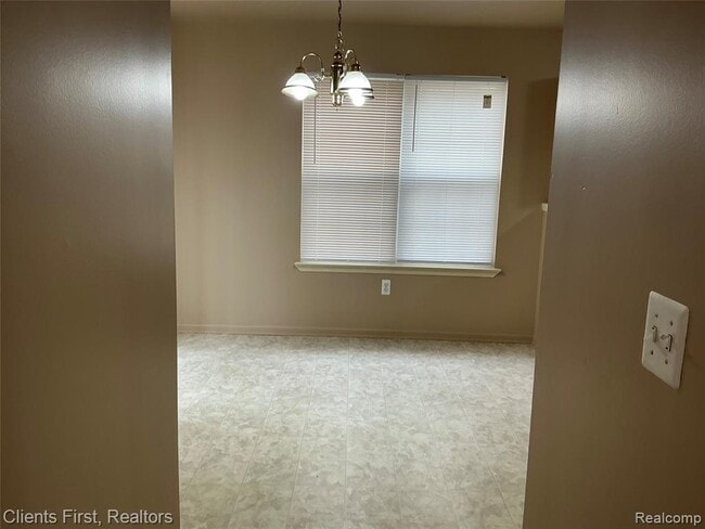 Building Photo - 48161 Nottinghill Ln