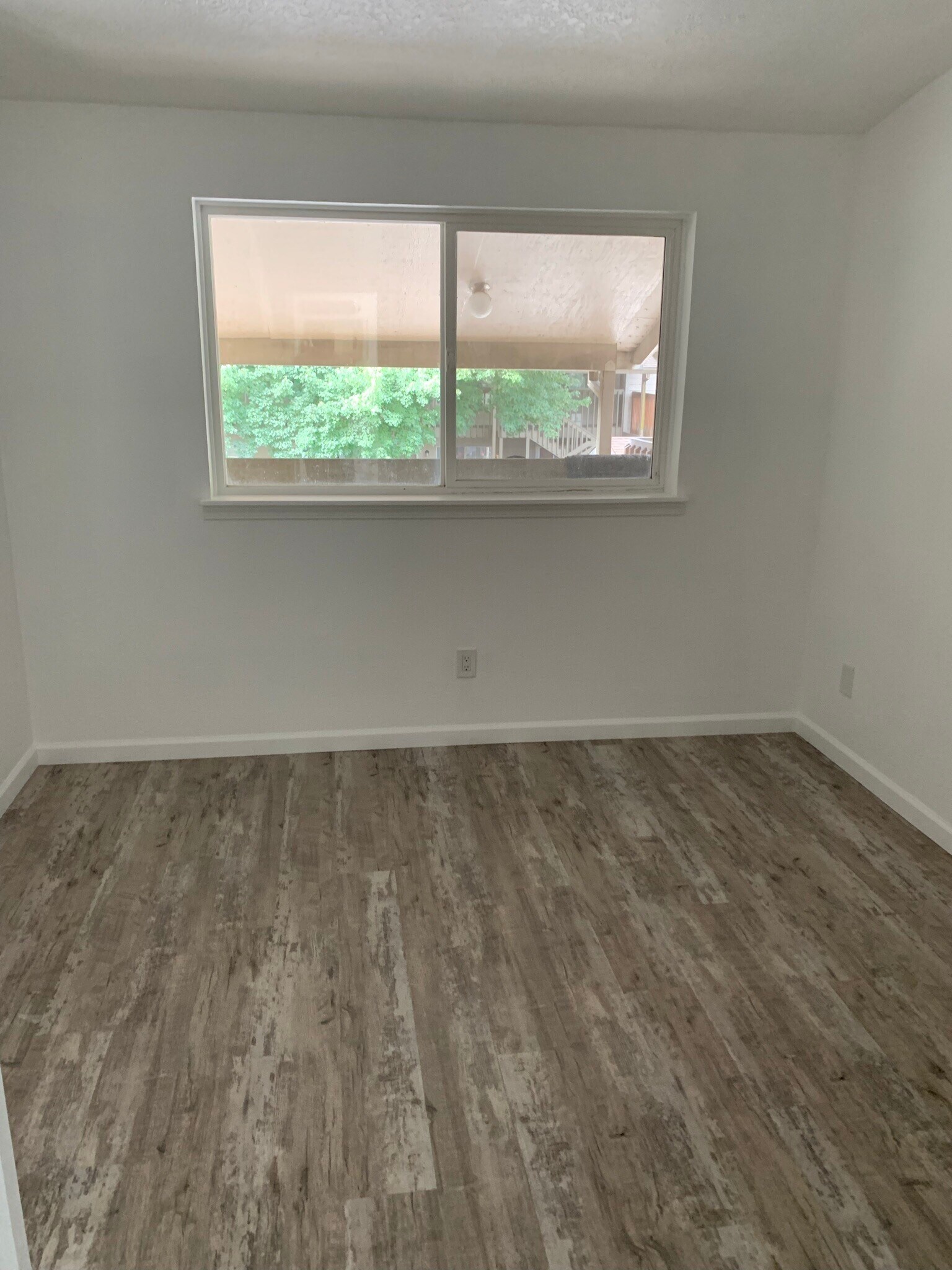 Building Photo - 4950 SW 45th Ave