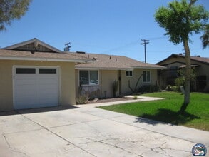 Building Photo - 1661 Yucca Dr