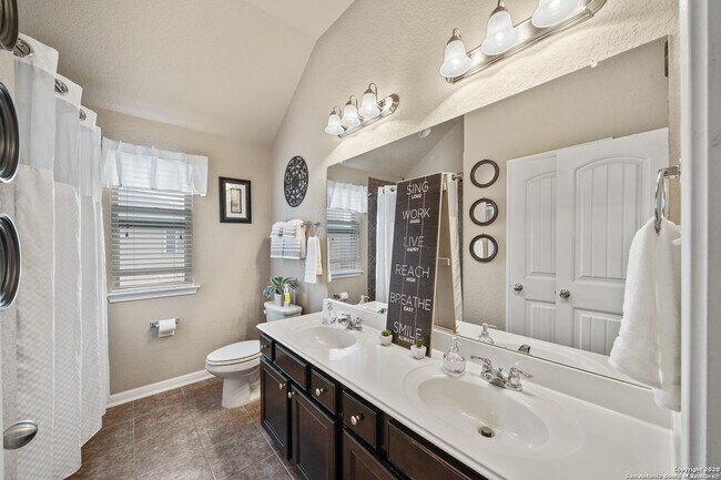 Building Photo - Beautiful 4 Bedroom Home in Turning Stone,...