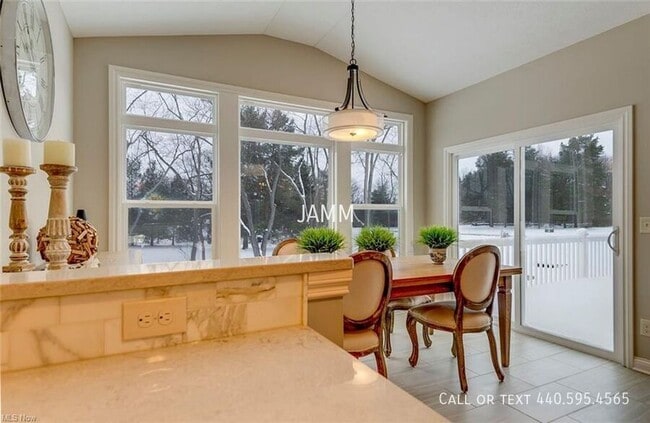 Building Photo - 9360 Rockys Ct