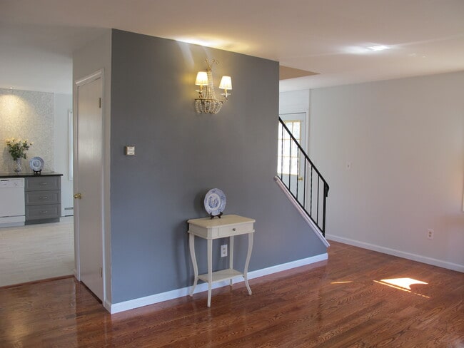 Building Photo - 21 Jones Ct