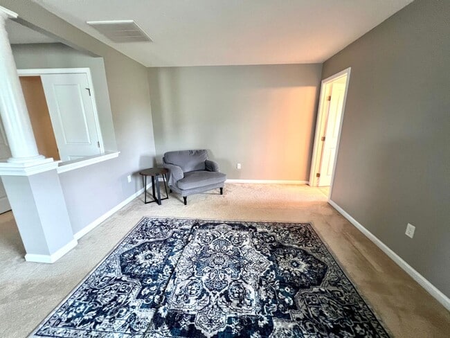 Building Photo - 3006 Farm View Dr