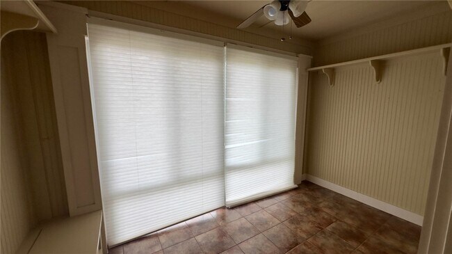 Building Photo - 917 NE Arleta Gardens