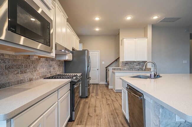 Building Photo - 830 Rench