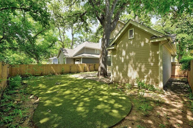 Building Photo - 4513 Avenue F