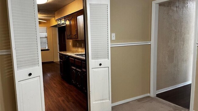 Building Photo - 1025 Cloverdale Ln