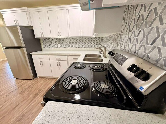 Building Photo - Luxury Apartments 2
