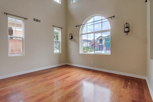 Building Photo - 4 Bedroom Cul-de-Sac home in San Elijo Hills!