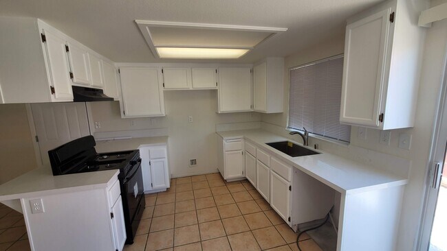 Building Photo - 16918 Sorrento Ln