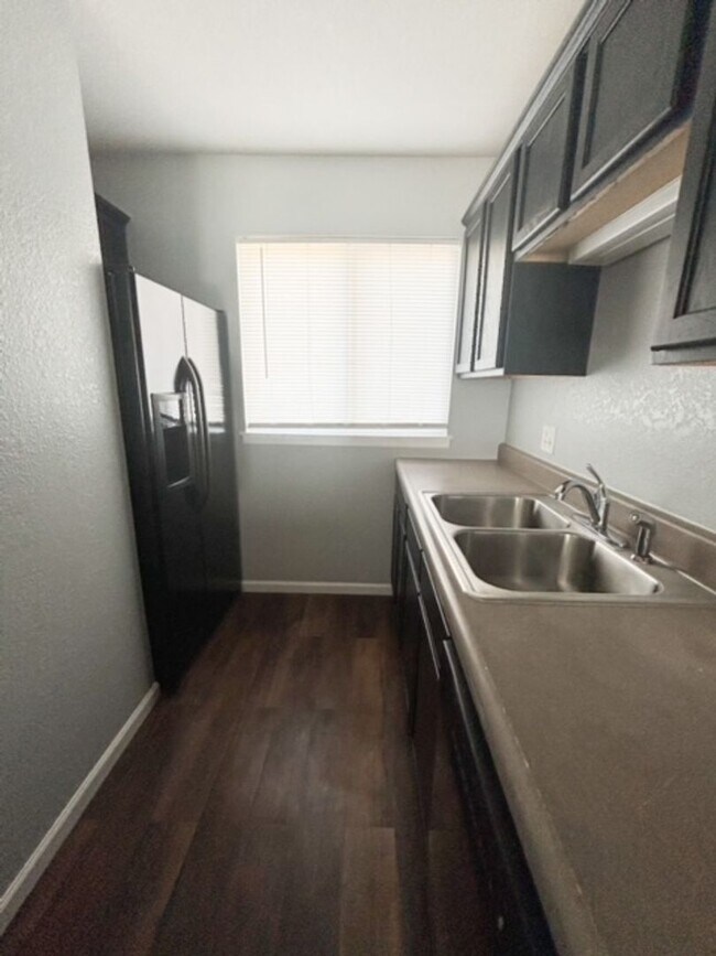 Building Photo - Italian Estates Property Management