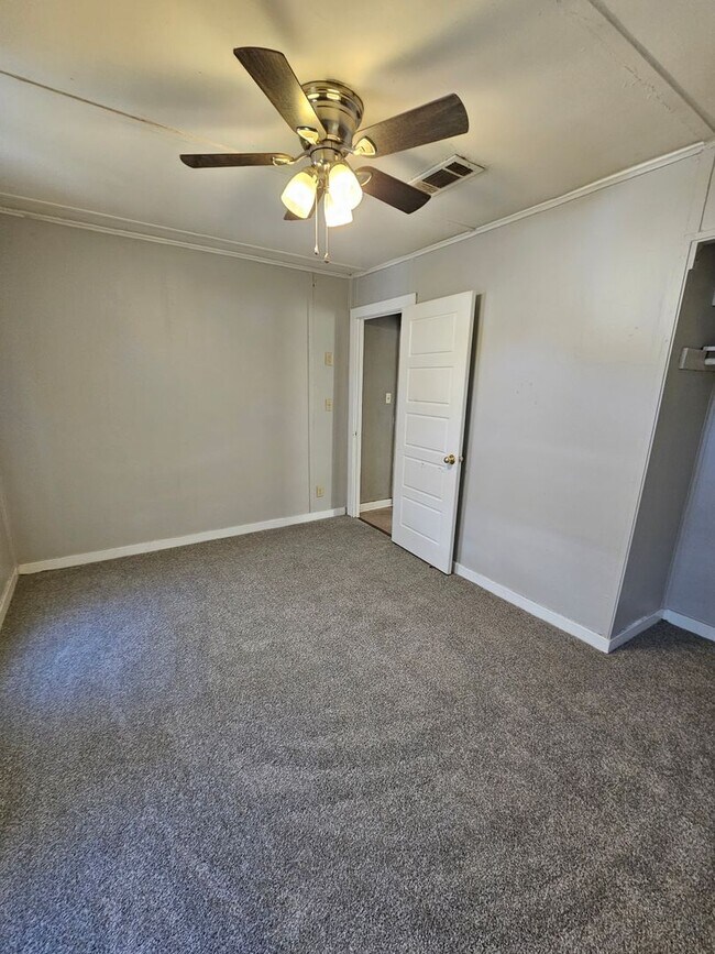 Building Photo - Rental in Jacksonville