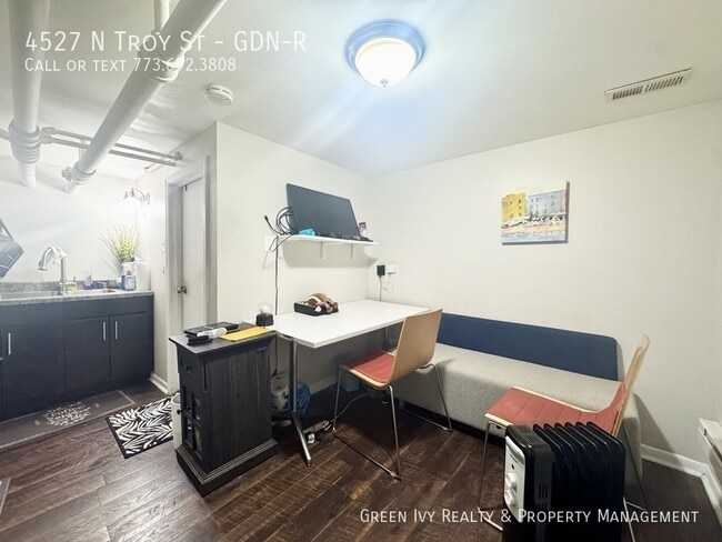 Building Photo - 4527 N Troy St