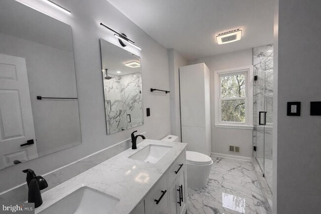 Building Photo - 1744 Lockerbie Ln