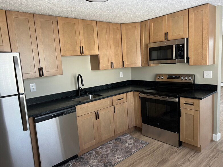 Building Photo - 175 Willard St