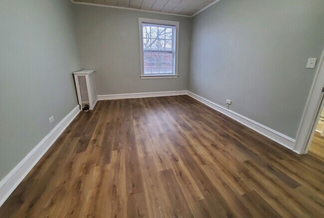 Building Photo - 695 Vernon Ave