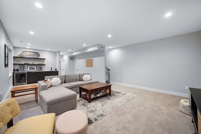 Building Photo - Modern 4BD, 4BA Home With 2-Car Garage, On...