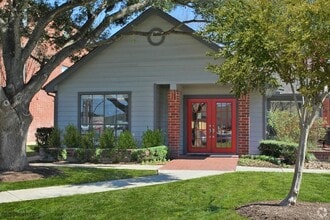 Building Photo - 1400 Clarewood Dr