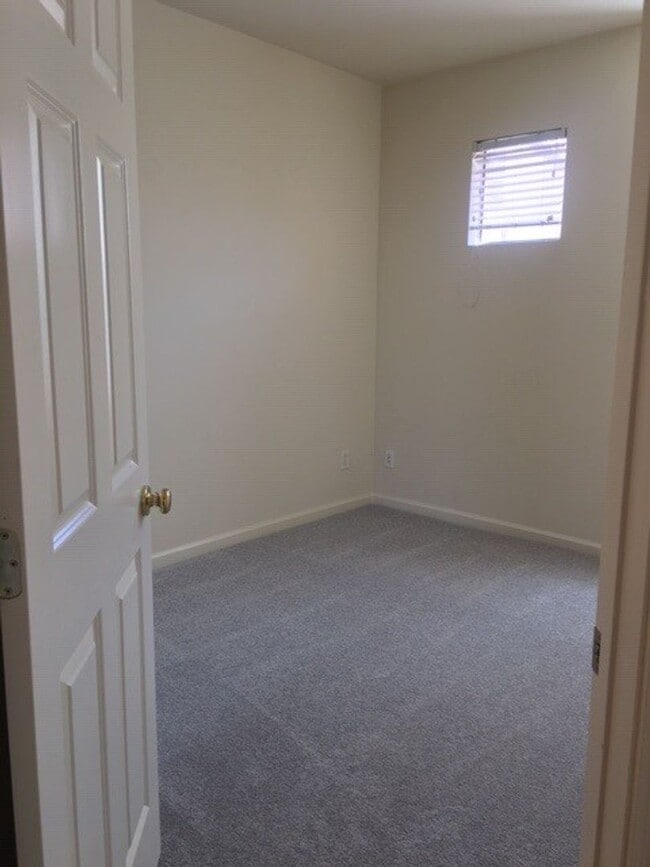 Building Photo - 3 Bedroom 2.5 Home in Whisman Station