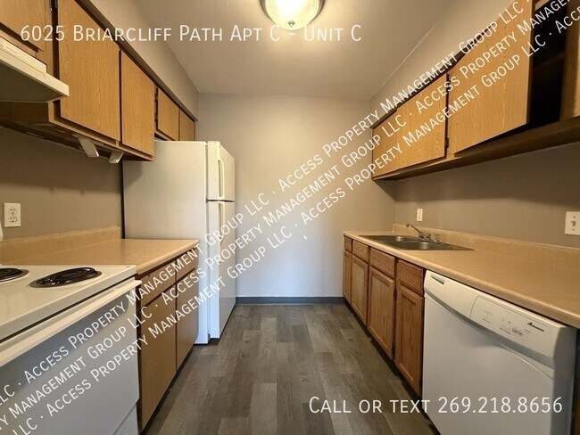 Building Photo - 6025 Briarcliff Path