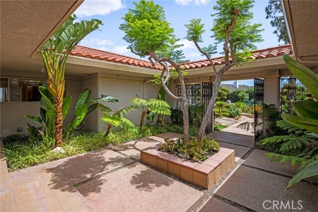 Building Photo - 7117 Avenida Altisima