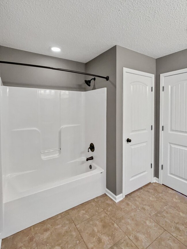 Building Photo - Available August 6th!!! Recently Updated 3...