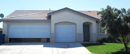 Building Photo - Spacious 4-Bedroom 2-Bath  3-Car Garage in Heber !