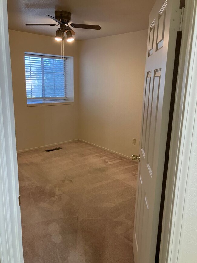Building Photo - 1725 Branchwood Cir